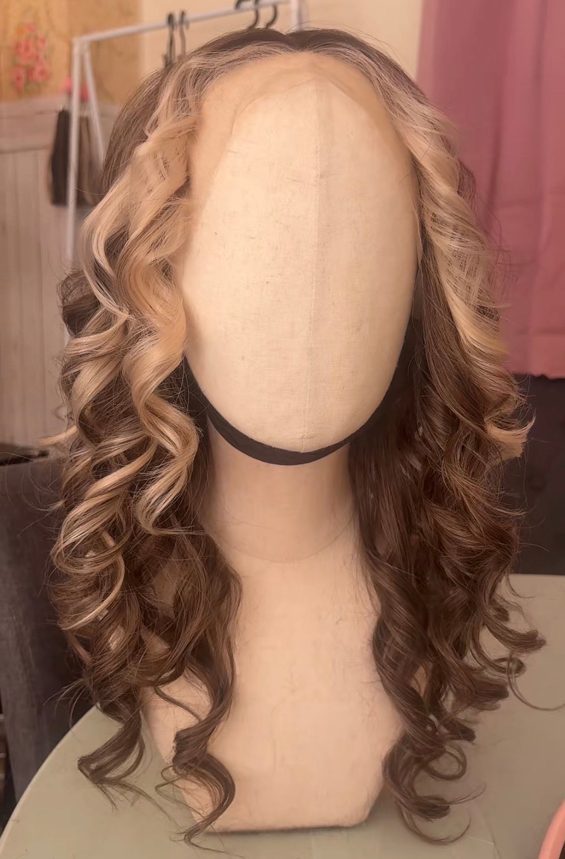 Curly customer Freya vanilla brunette
